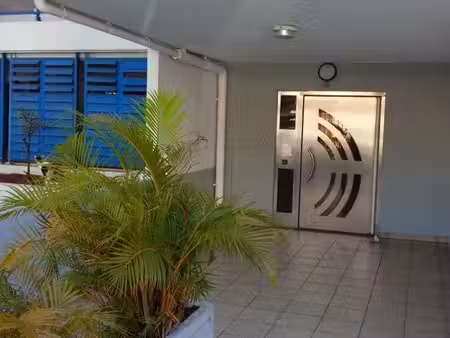 t3/4 meublé 77m²  standing  garage  fibre  centre saint-denis 97400