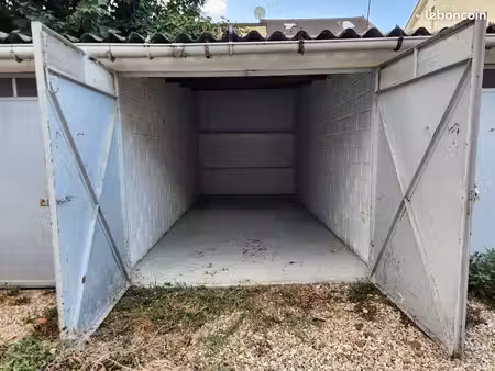box fermé 13 m² à louer