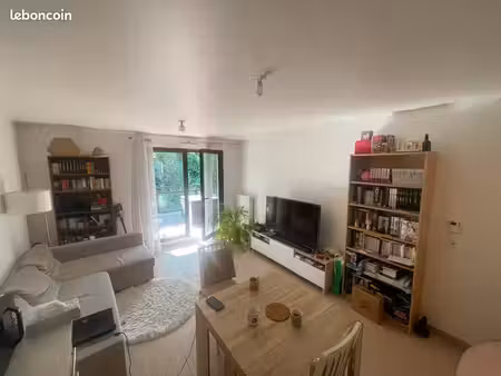 à louer  t2 de 49 m² dans résidence récente norme bbc (bâtiment basse consommation) avec c