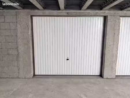 grand box de 13.55 m² à louer