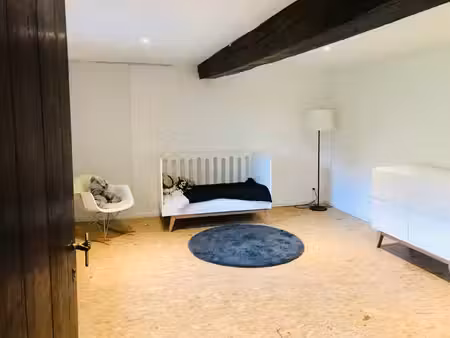 maison de caractère spacieuse dans une ferme en carré