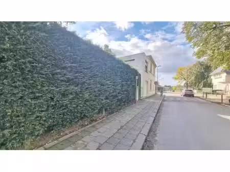 agréable maison 3 façades avec jardin