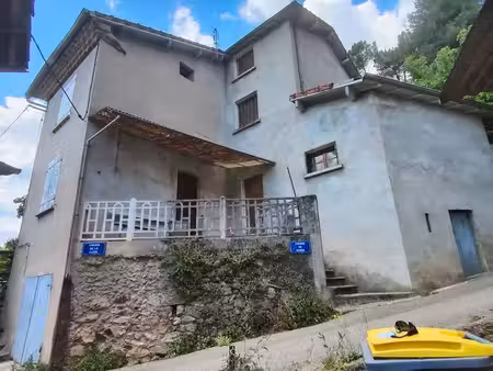 maison de village à renover 115 m2 ( 8 pièces 1 garage 1 parking)