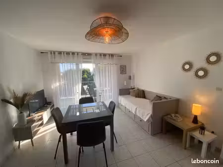 ? très beau t2 meublé 44 m² – grande terrasse – parking – proche hyper u