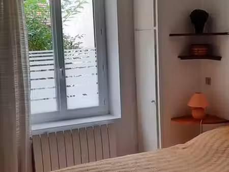 studio meublé cosy centre-ville le blanc – cadre fleuri