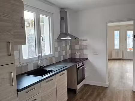 à louer à l'année-bel appartement t2 refait à neuf en centre-ville