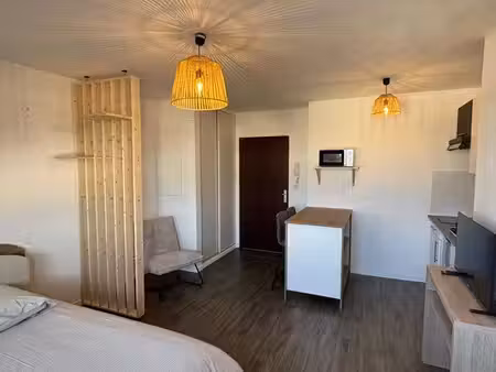 studio meublé 22 m² - caen beaulieu - parking