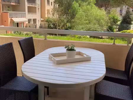 3 pièces 65 m2 terrasse parking piscine tennis