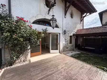 t2 meublé d’exception – château de farges – jardin 40 m² – proche genève/cern