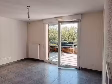 à louer – appartement 2 pièces avec terrasse & garage