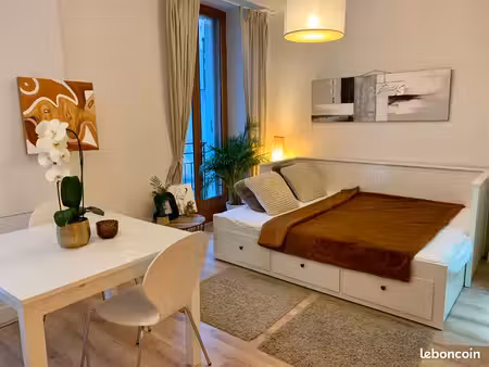 studio très lumineux meublé clé en main à thonon centre -> loyer “tout compris” : chauffag