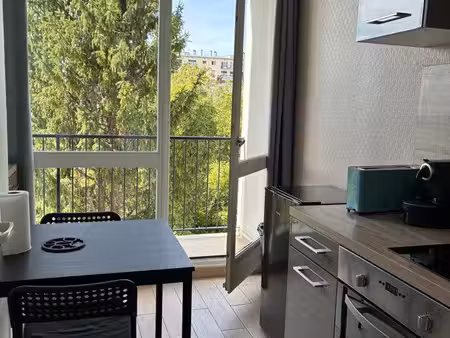 studio meublé 28m2 - avec balcon / cuisine séparée