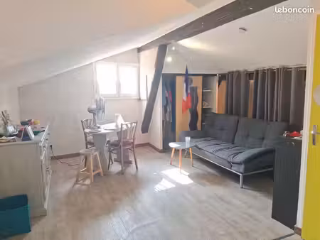 grand studio meublé 30m2 mansardé 395 charges comprises