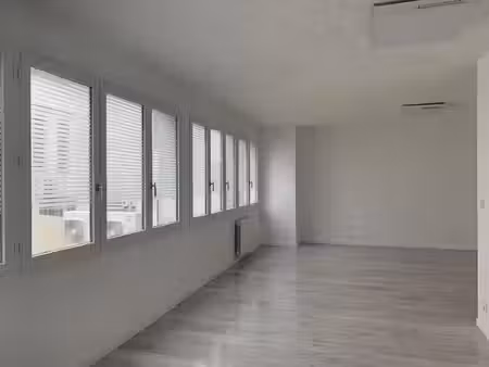 vente locaux professionnels à orsay (91400)  168 000 €