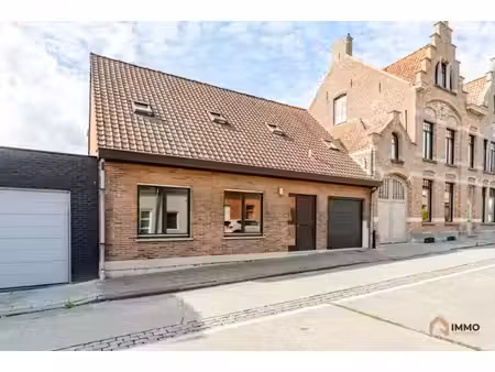 te huur instapklare gezinswoning met 3 slpks  2 badk  bureel  garage en tuin