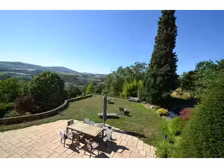 maison de plus de 290 m2 avec plus de 6 000 m2 de terrain