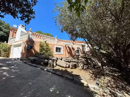 villa de 3 chambres dans un emplacement privilégié avec piscine et vue