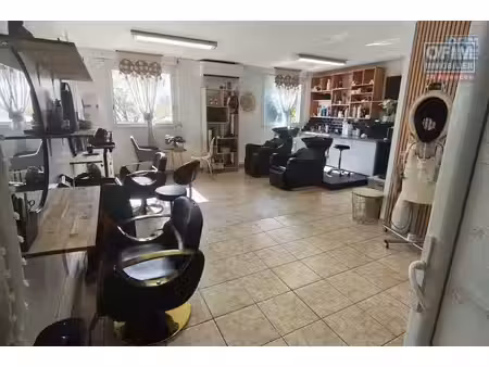 a vendre salon de coiffure à la possession  clé en main à 29 000 €