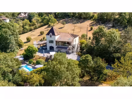 superbe propriété avec piscine  spa et vues panoramiques à proximité de cahors