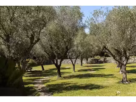 histoire et charme d’un manoir de campagne sur plus d’un hectare de parc paysager avec...