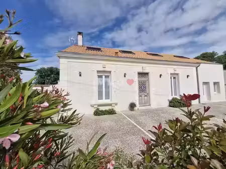 vente maison 8 pièces 229.62 m² à yves (17340)  494 737 €