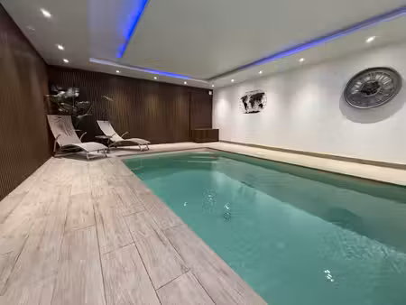 contemporaine d'exception avec piscine intérieure à 400 m de l