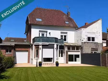 immeuble composé de deux appartements  d’un garage et d’une place de stationnement