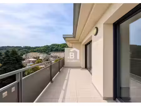 hypercentre t2 dernier étage avec balcon et garage