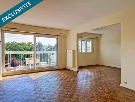 découvrez cet appartement lumineux avec balcon  veranda et parkings. > visite virtuelle...