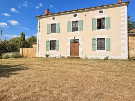 superbe maison de maître rénovée de 4 chambres avec jardins paysagers  dépendances et...