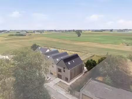 maison mitoyenne économe en énergie avec 4 chambres