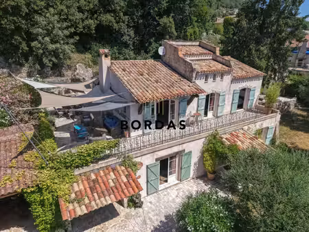 élégante propriété provençale avec vue panoramique