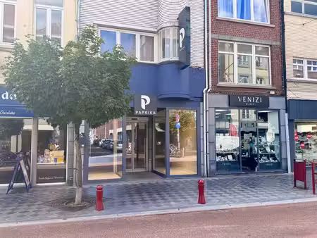 commerce dans la rue la plus fréquentée de wavre !