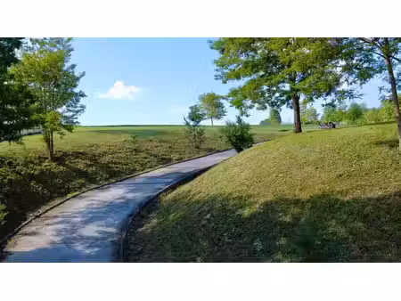 terrain avec vue imprenable à néthen  au calme !
