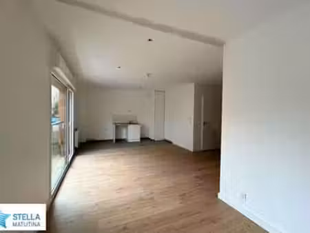 location appartement t1 à la roche-sur-yon centre ville (85000) : à louer t1 / 38m² la roc