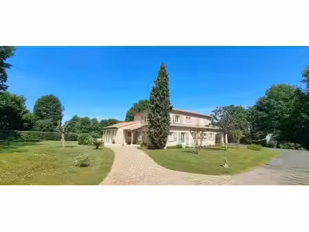 maison de luxe à vendre à dirac