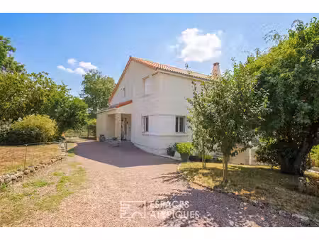 maison de luxe à vendre à échiré