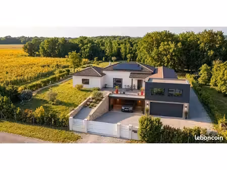 maison 5 pièces 168m2 au calme