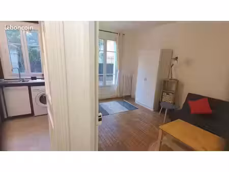loue charmant studio meublé à courbevoie
