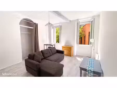 f1 meublé 33 m² avec jardin privatif – centre flayosc – 550 cc