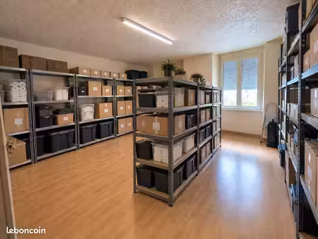local stockage 40m2 avec point eau