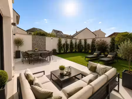 villa de luxe à vendre dans le quartier joliot