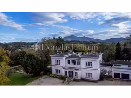villa de luxe à vendre dans le quartier acotz