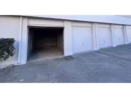 garage fermé fréjus plage