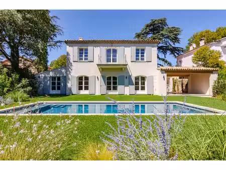 bastide neuve 200 m2 sur 800 m2 de terrain avec piscine.