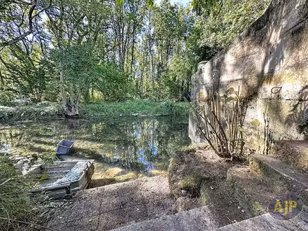 maison de ville à terminer avec jardin et accès rivière