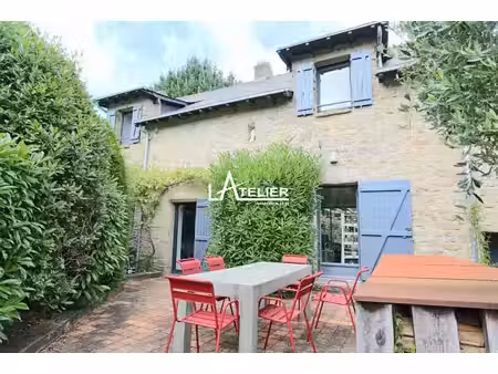 maison en pierre du xviiiᵉ rénovée avec élégance  4 chambres