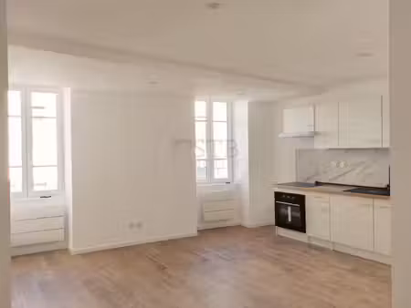 à louer – appartement t3 – aubenas – disponible au 02/10/