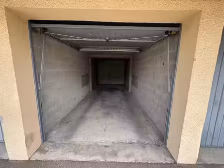 vente garage 14 m² roussillon (38150)