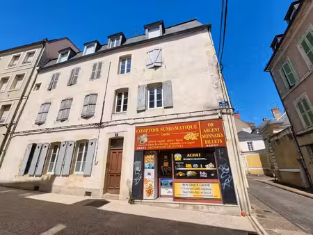 immeuble zone piétonnière nevers très coquet composé de 6 appartements & 1 local commercia